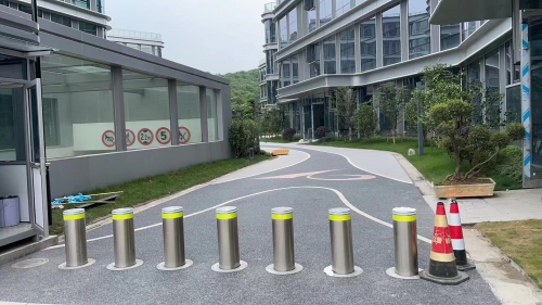 杭州市西湖區(qū)贊成大音山舍。8根升降柱+銳臻車牌識(shí)別系統(tǒng)2進(jìn)2出