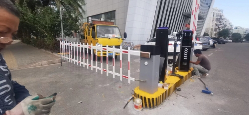 浙江省玉環(huán)市坎門游泳館銳臻型車牌識(shí)別一進(jìn)一出（帶輔助相機(jī)）。