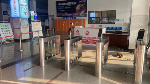 安徽省郎溪縣汽車站，安康碼電子哨兵（小擺閘）智能通道管理系統(tǒng)。
